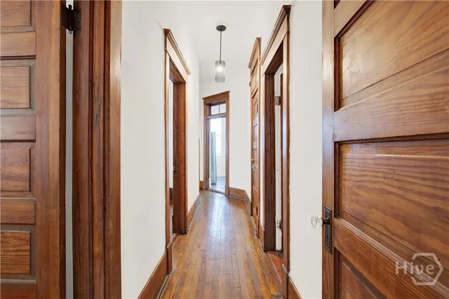 $3,800 | 118 West Waldburg Street, Savannah, GA 31401