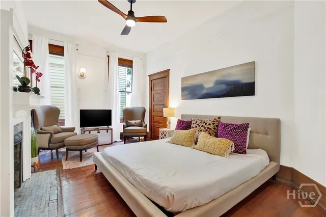 $3,800 | 118 West Waldburg Street, Savannah, GA 31401