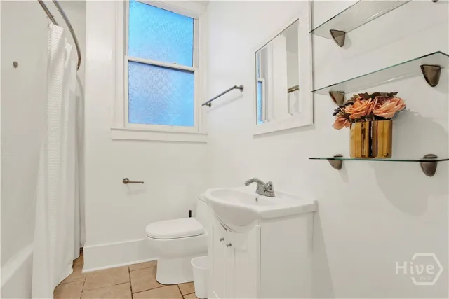 $3,800 | 118 West Waldburg Street, Savannah, GA 31401