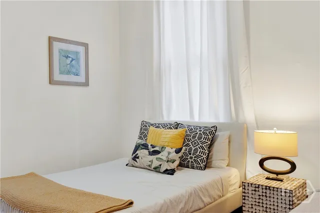 $3,800 | 118 West Waldburg Street, Savannah, GA 31401