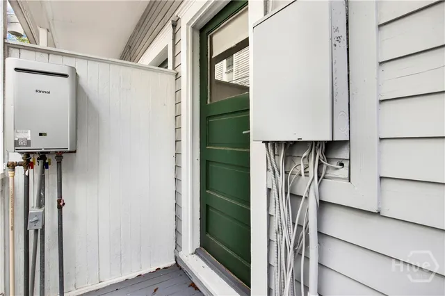 $3,800 | 118 West Waldburg Street, Savannah, GA 31401