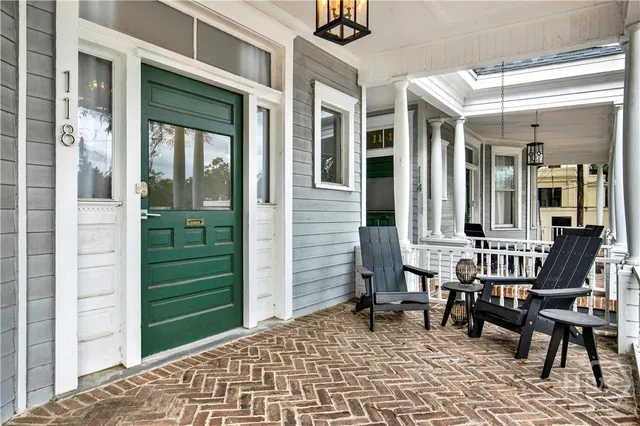 $3,800 | 118 West Waldburg Street, Savannah, GA 31401
