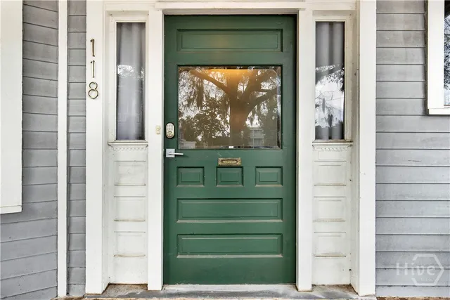 $3,800 | 118 West Waldburg Street, Savannah, GA 31401