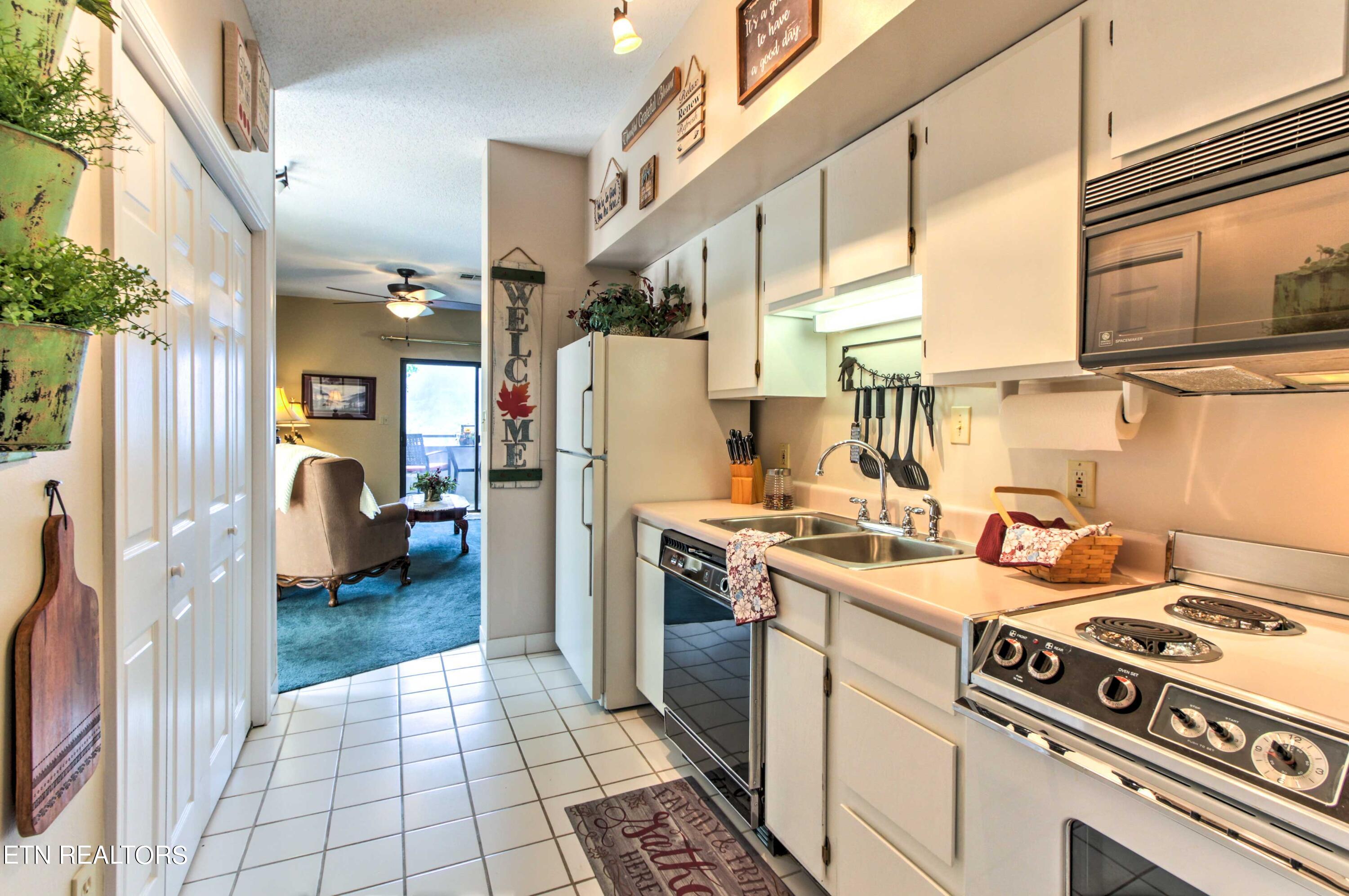 354 East Holly Ridge Road, Unit 606 Gatlinburg, TN 37738 - Photo 15 of 46 Set16