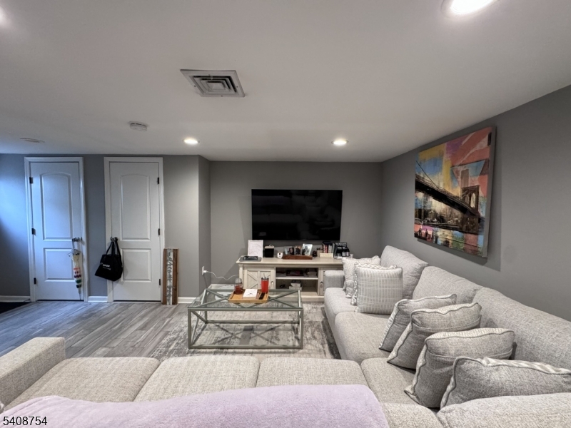 126 Riverside Avenue Lyndhurst, NJ 07071 - Photo 2 of 10