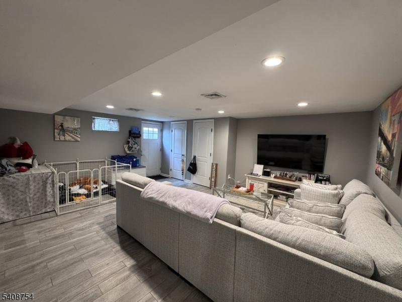 126 Riverside Avenue Lyndhurst, NJ 07071 - Photo 4 of 10