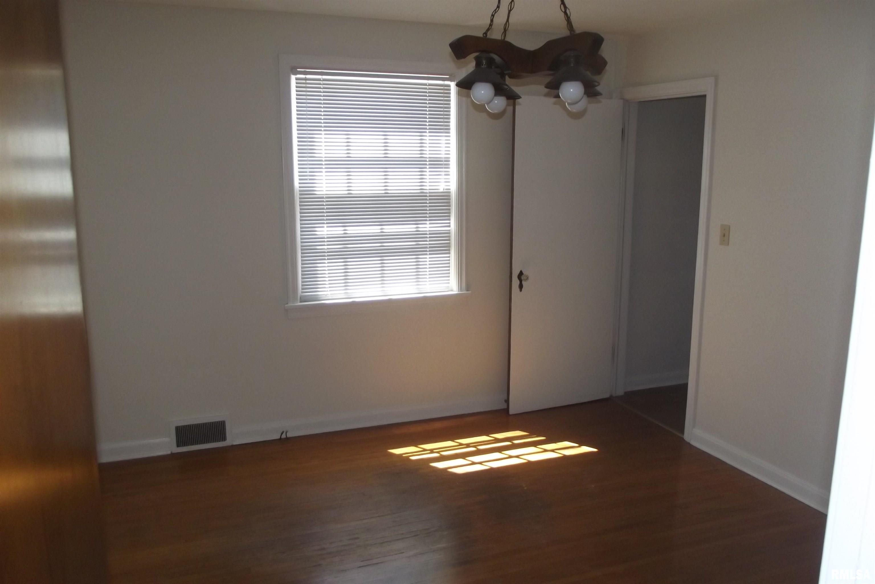 441 Jackson Parkway Springfield, IL 62704 - Photo 12 of 25