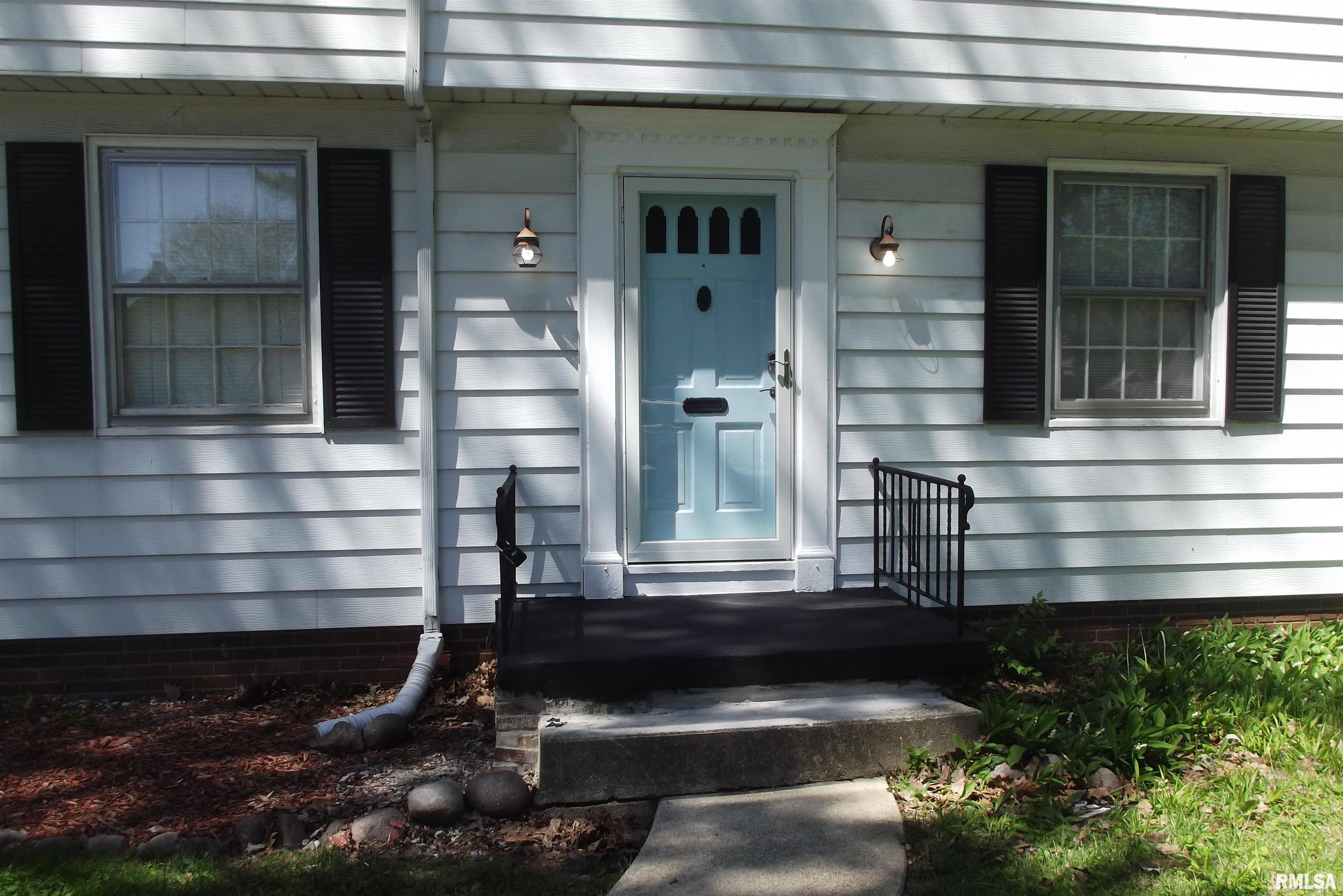 441 Jackson Parkway Springfield, IL 62704 - Photo 2 of 25