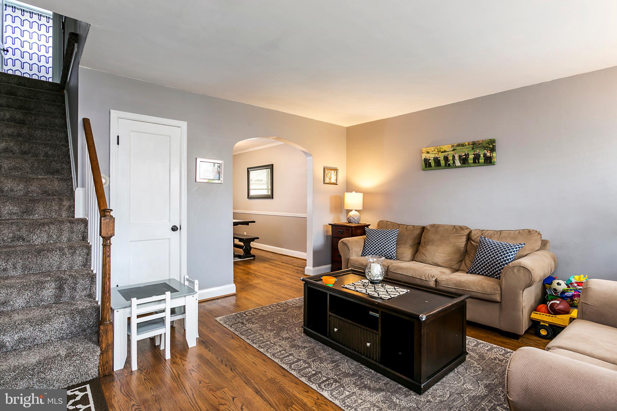1043 Elm Road Halethorpe, MD 21227 - Photo 4 of 25 Entrance to the living room