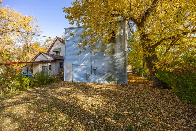 a view of a house with a tree