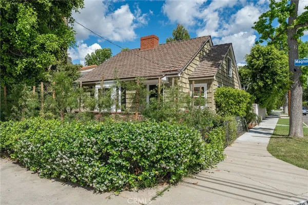 $1,159,000 | 14335 West Magnolia Boulevard, Sherman Oaks, CA 91423