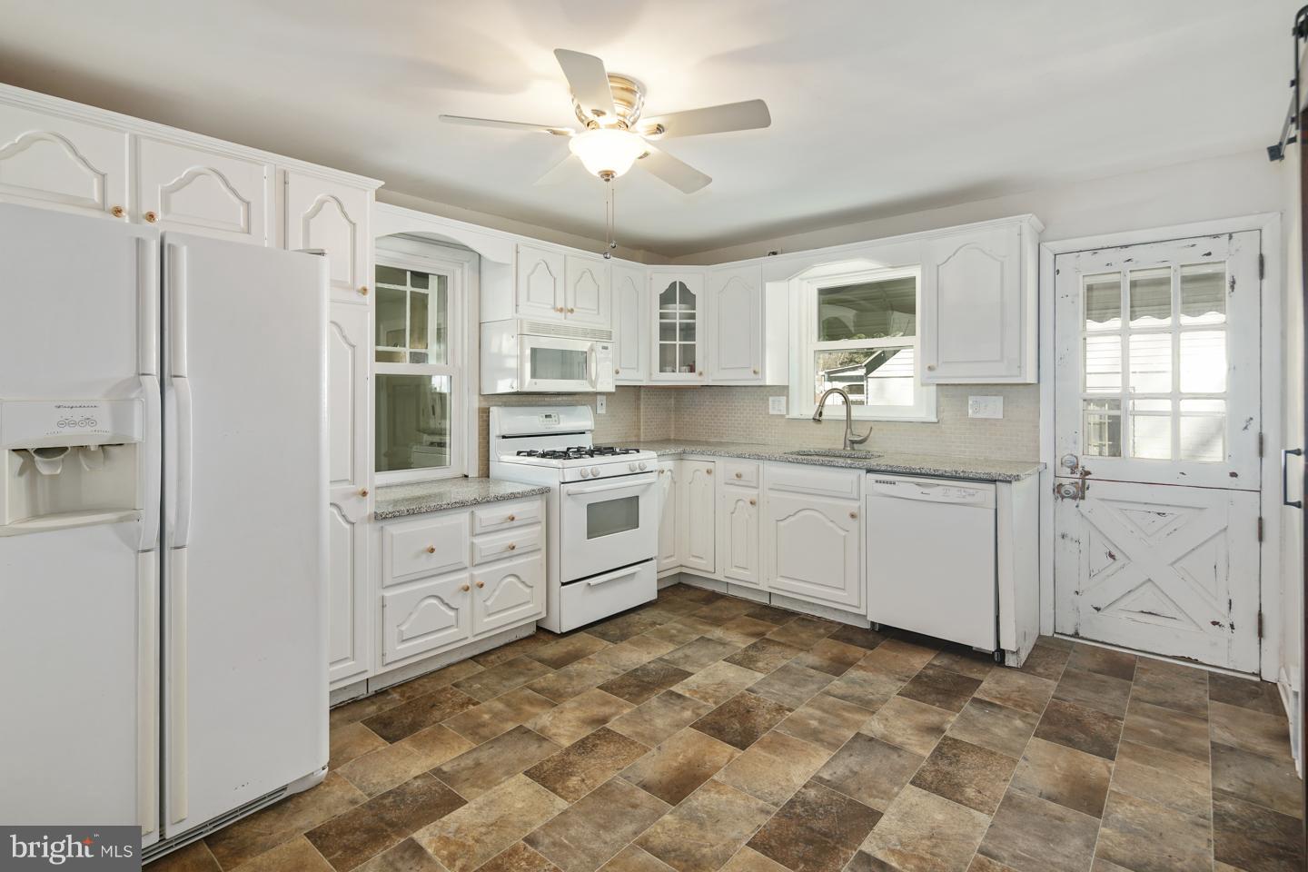 921 Thornton Road Boothwyn, PA 19061 - Photo 6 of 27