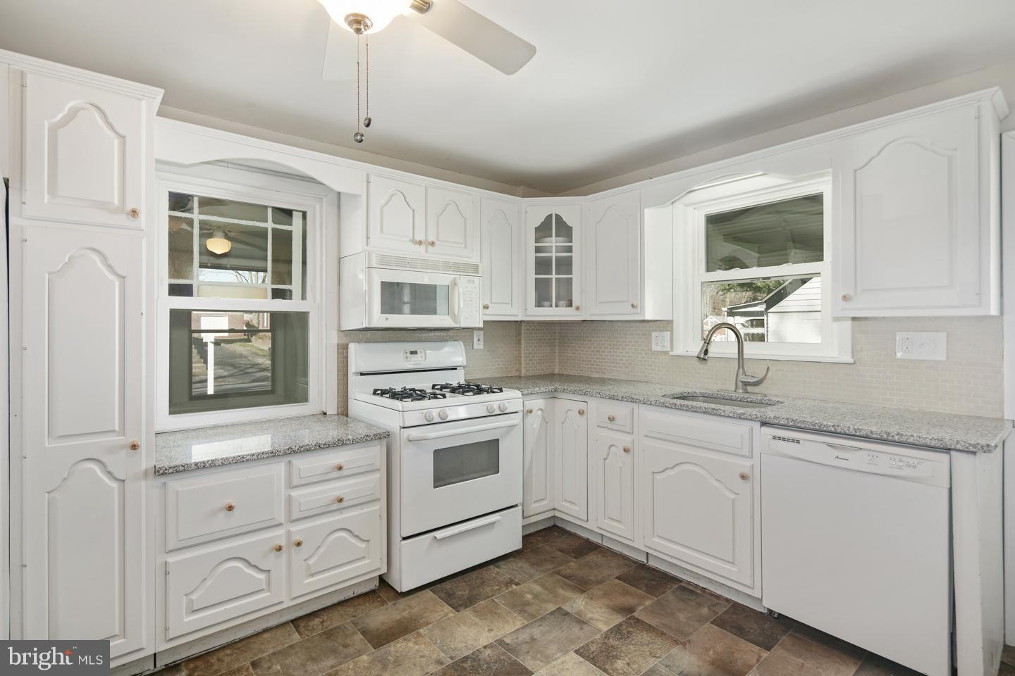 921 Thornton Road Boothwyn, PA 19061 - Photo 7 of 27