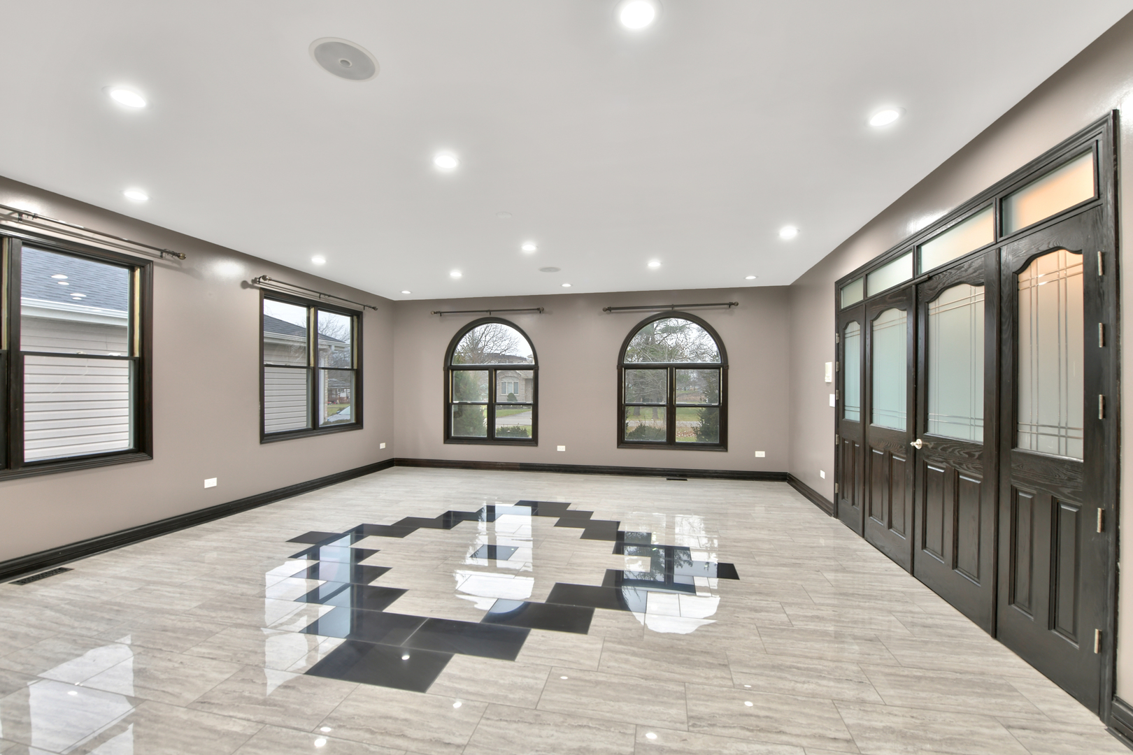972 Red Oak Street Addison, IL 60101 - Photo 13 of 41 Gallery Image 13