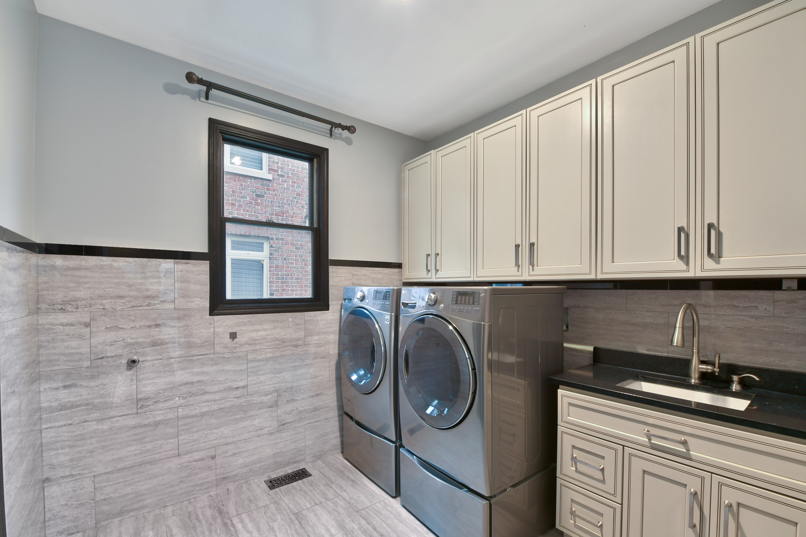 972 Red Oak Street Addison, IL 60101 - Photo 16 of 41 Gallery Image 16