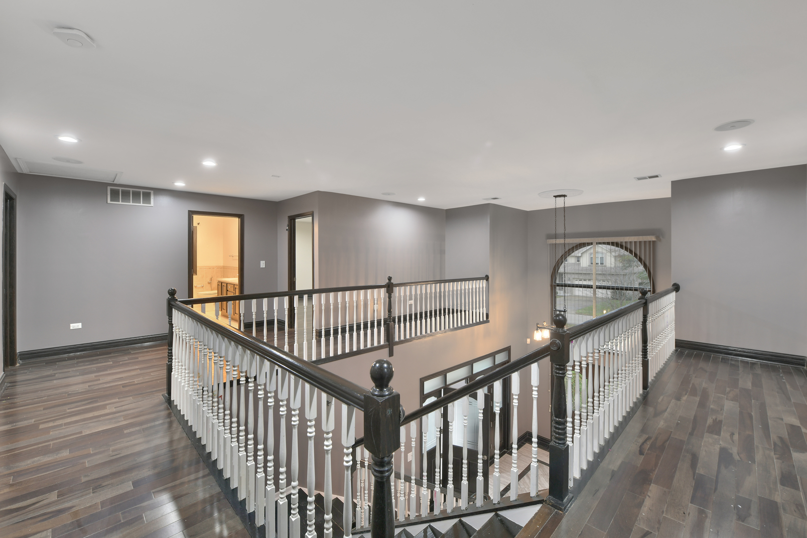 972 Red Oak Street Addison, IL 60101 - Photo 19 of 41 Gallery Image 19