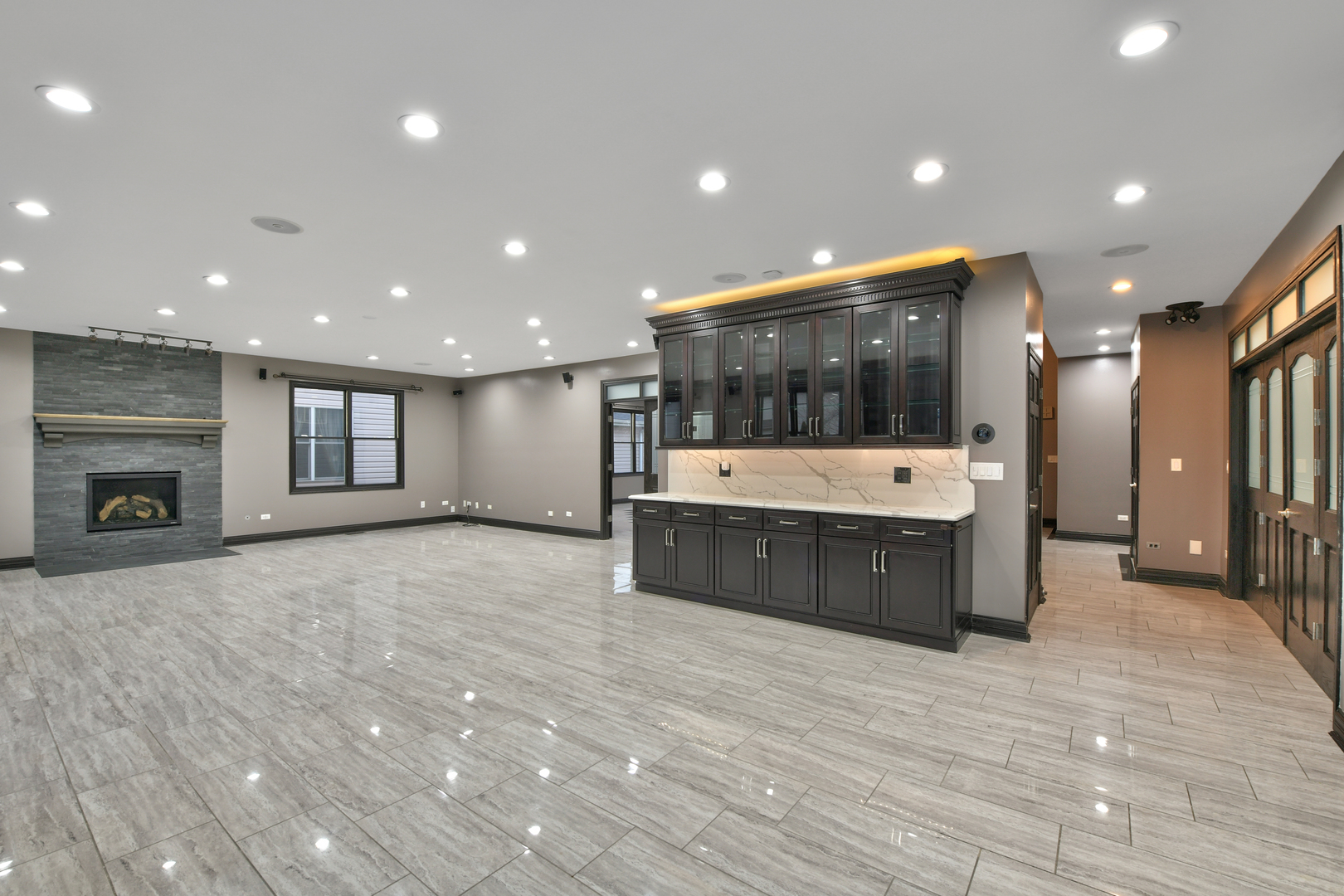 972 Red Oak Street Addison, IL 60101 - Photo 2 of 41 Gallery Image 2