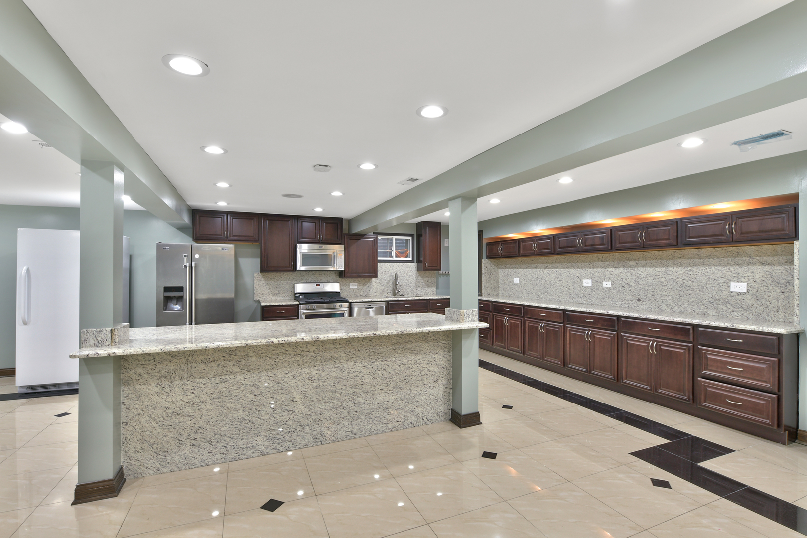 972 Red Oak Street Addison, IL 60101 - Photo 30 of 41 Gallery Image 30