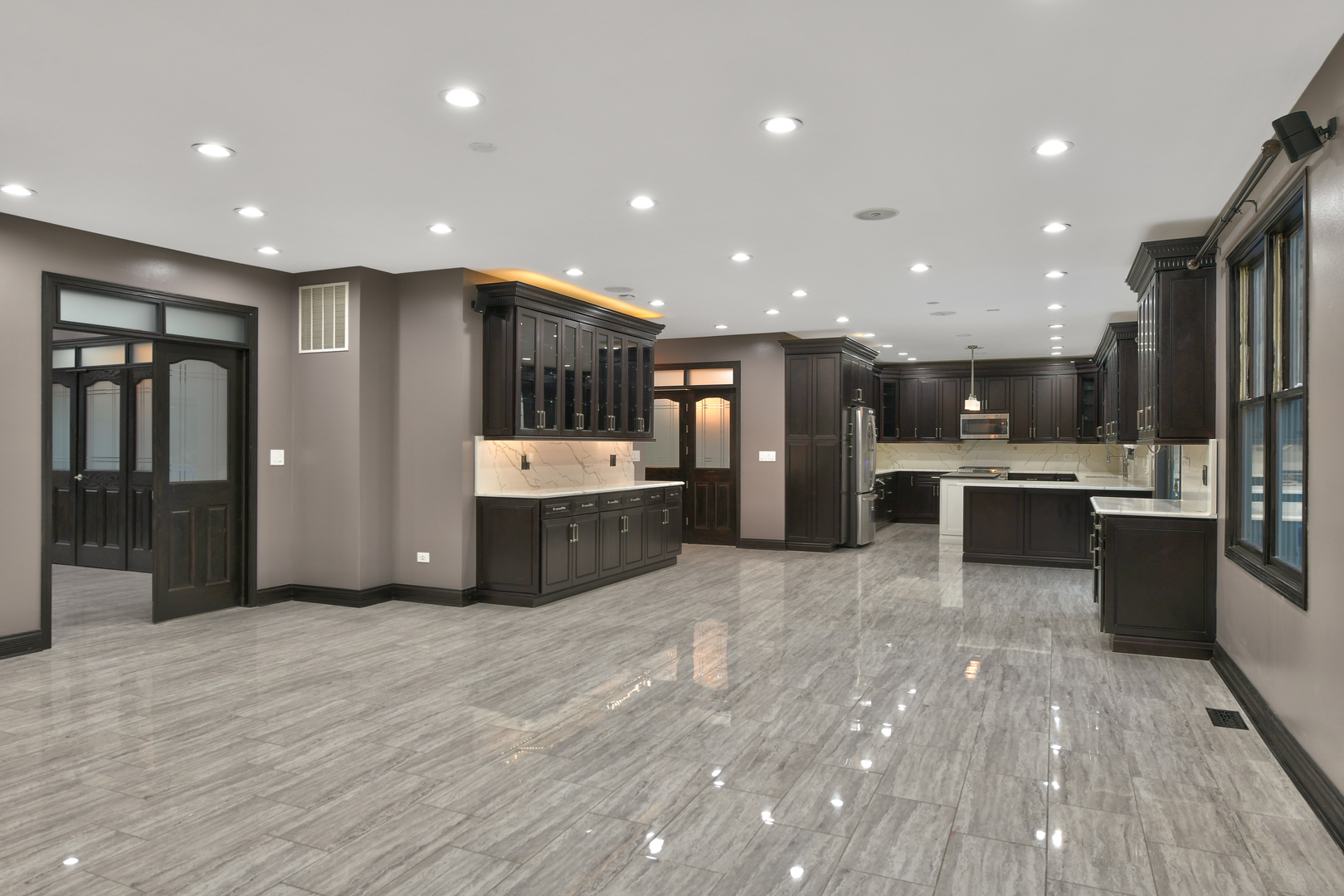 972 Red Oak Street Addison, IL 60101 - Photo 4 of 41 Gallery Image 4