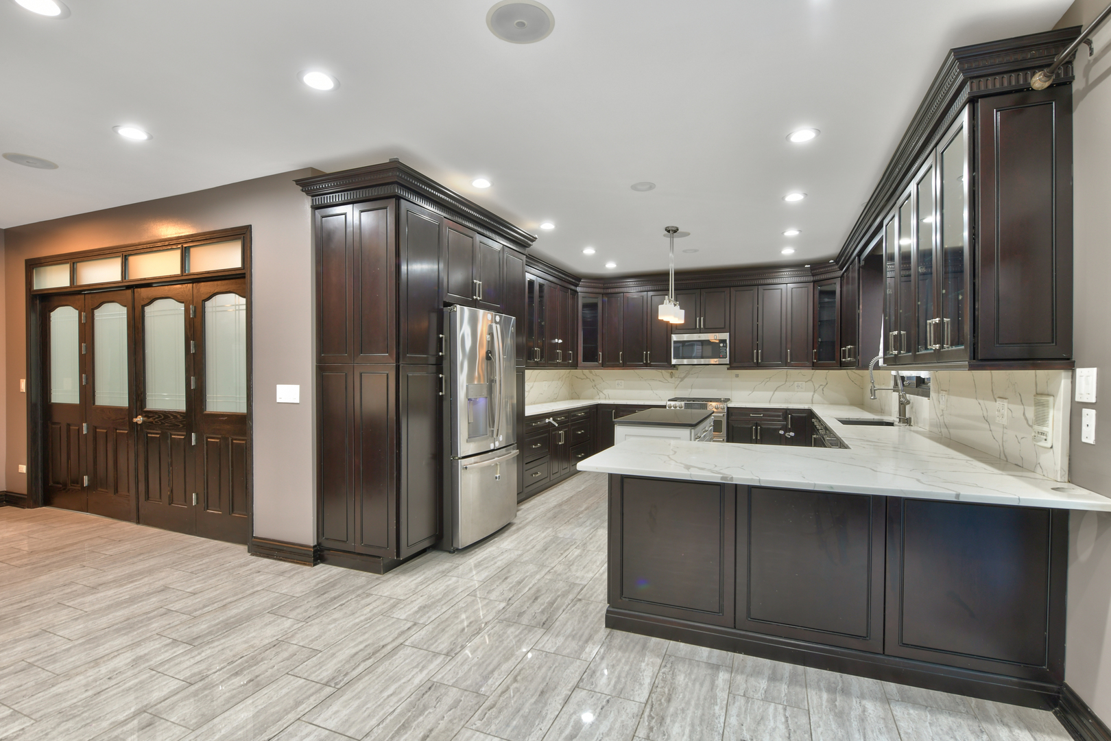 972 Red Oak Street Addison, IL 60101 - Photo 6 of 41 Gallery Image 6