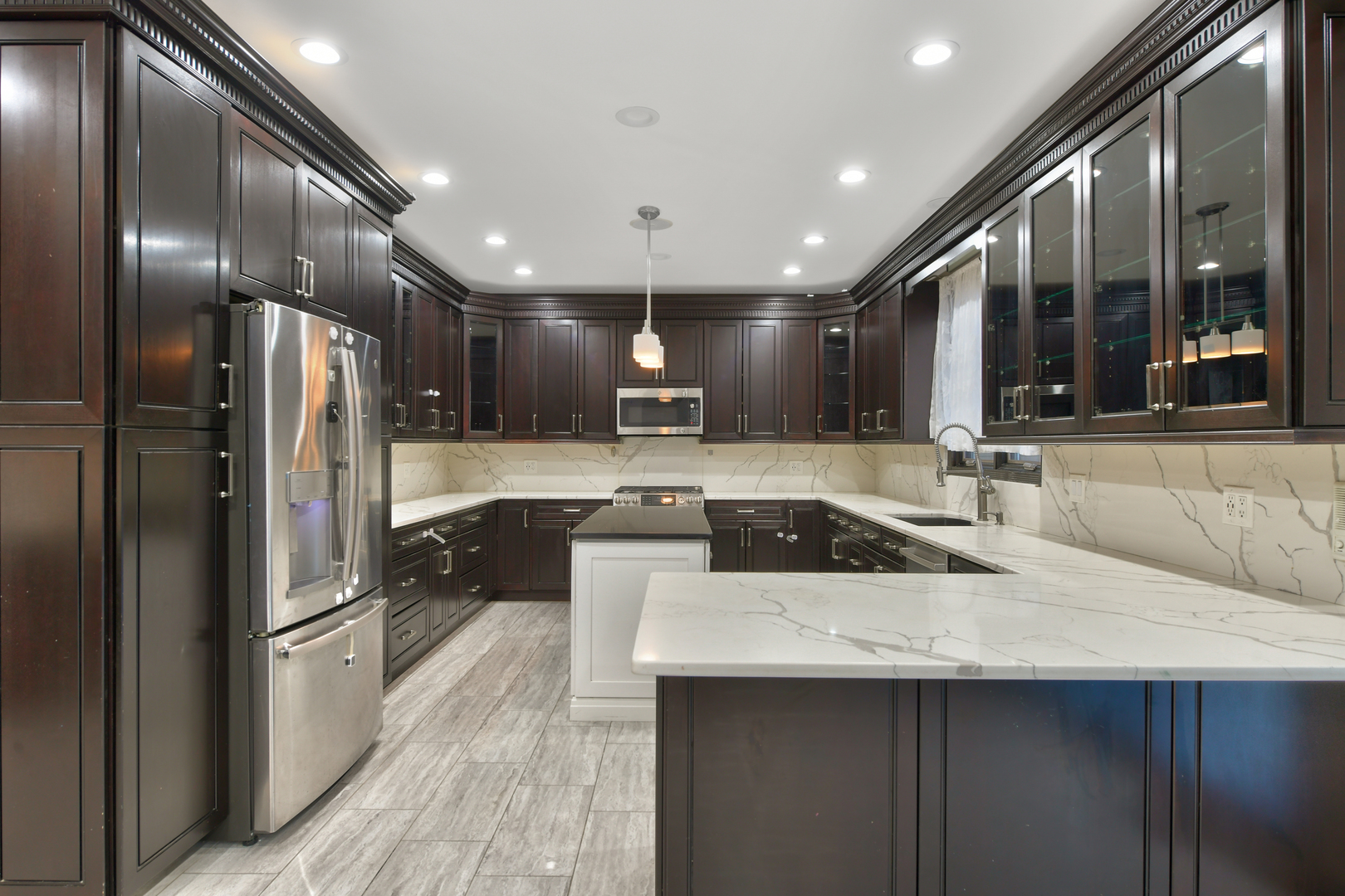 972 Red Oak Street Addison, IL 60101 - Photo 7 of 41 Gallery Image 7