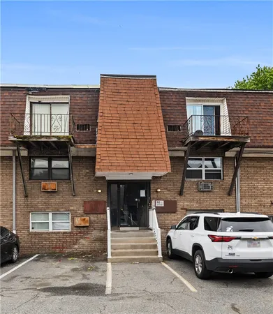 $190,000 | 27 Gillen Avenue, Unit 208A, North Providence, RI 02904
