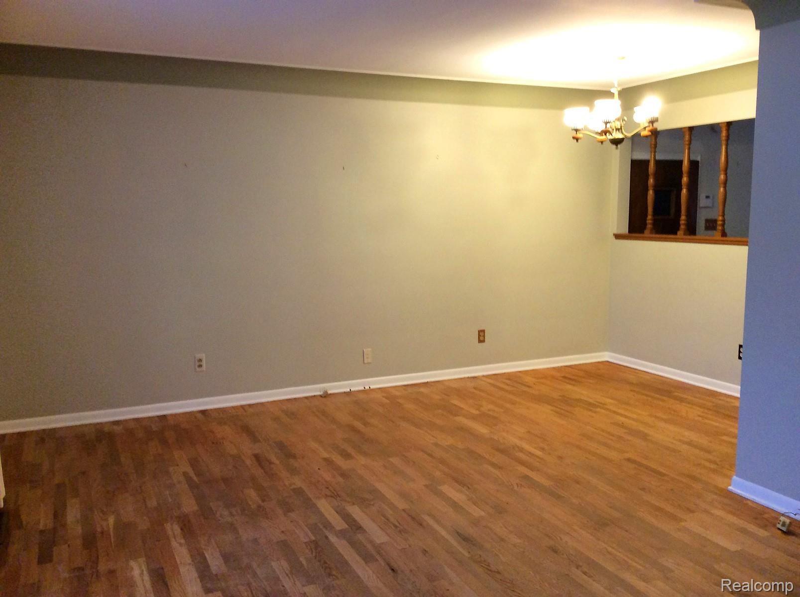 3504 North Gale Road Davison, MI 48423 - Photo 13 of 26 DINING SITTING AREA 2.jpg
