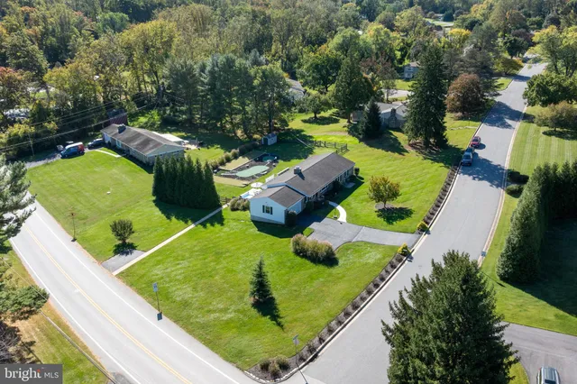 an aerial view of a house with yard swimming pool and outdoor seating