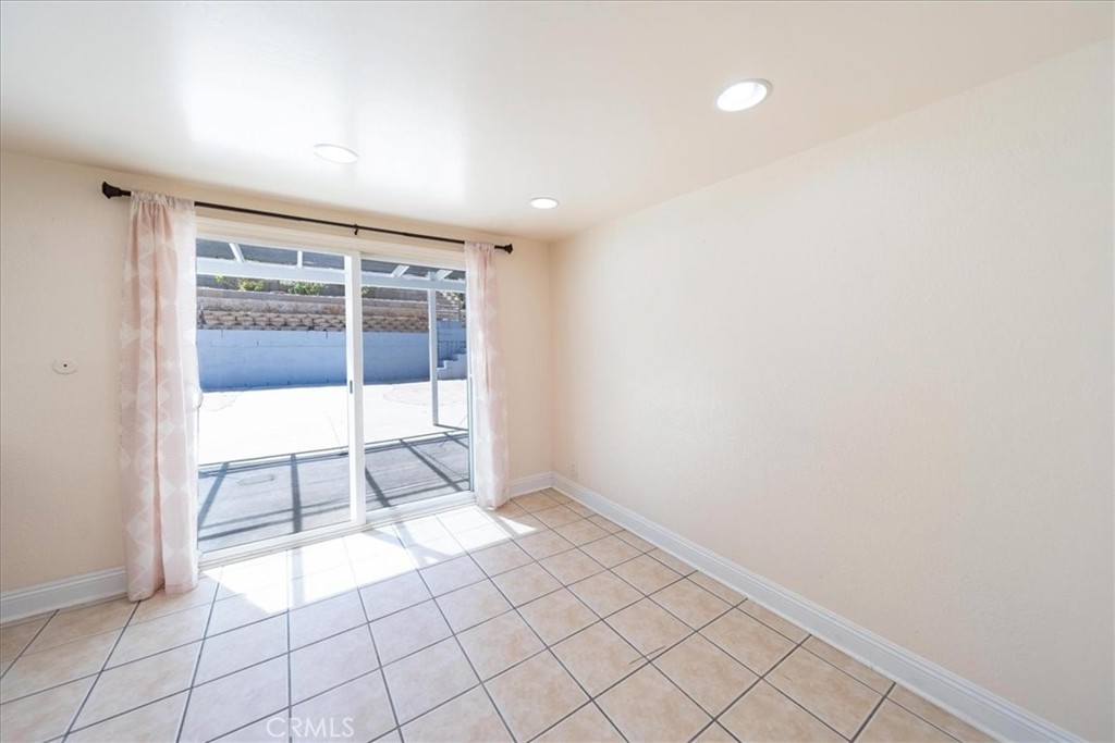 835 Raintree Place Vista, CA 92084 - Photo 5 of 42