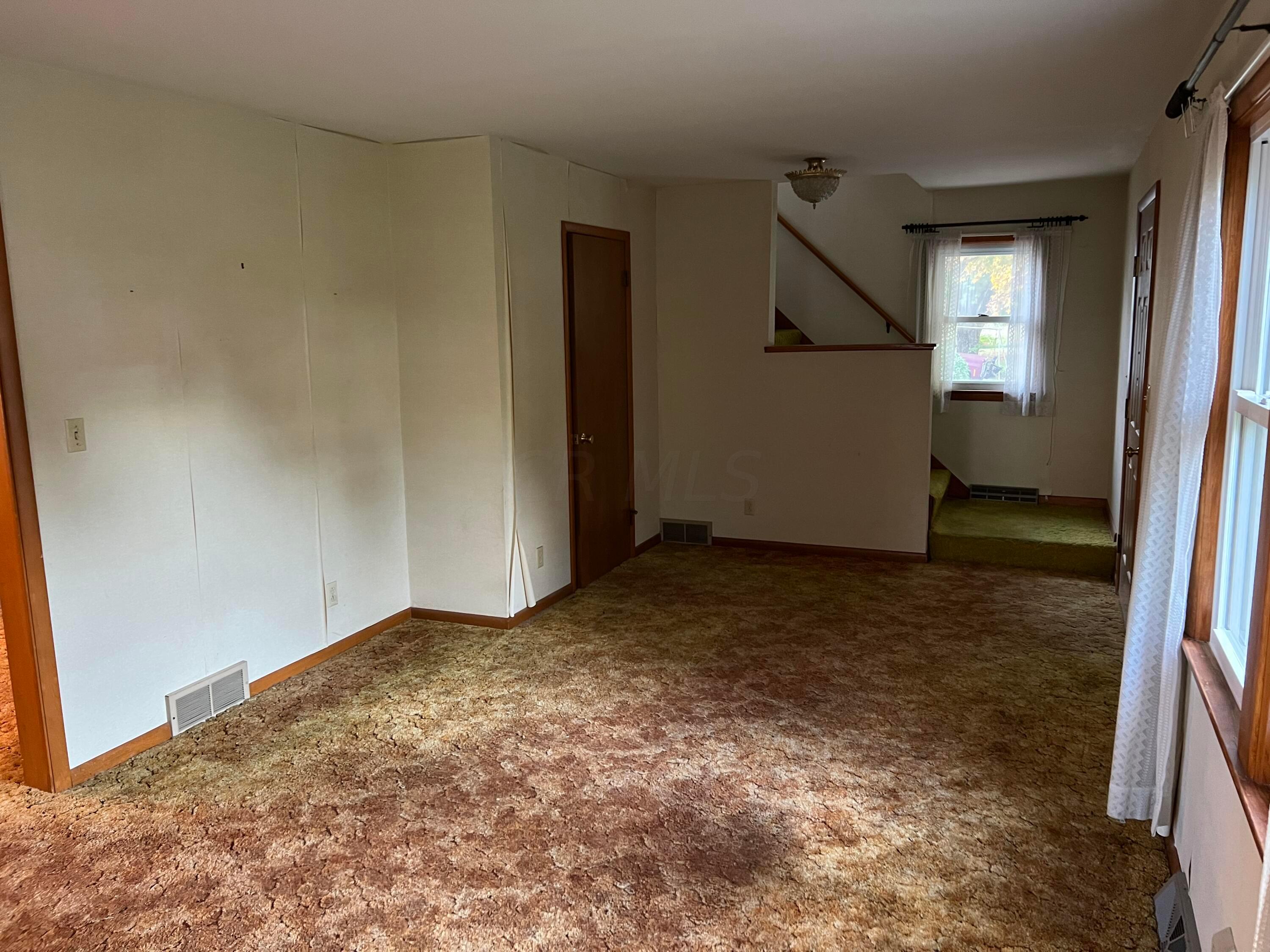 3945 Crawfis Road Southeast Lancaster, OH 43130 - Photo 9 of 23 44B0F095-75F2-4601-9EAA-79C96AA6627A