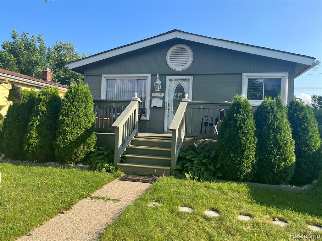 7138 Edgeton Street Hamtramck, MI 48212 - Photo 1 of 15