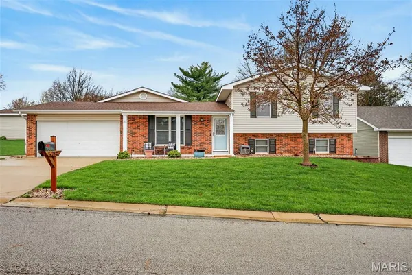 $399,900 | 28 Greenfield Drive, St. Peters, MO 63376