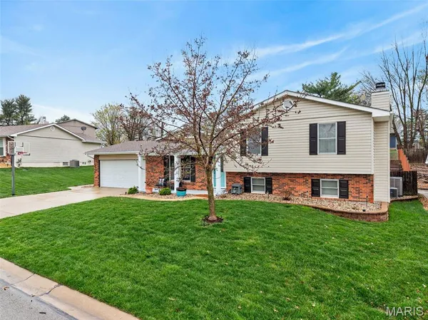 $399,900 | 28 Greenfield Drive, St. Peters, MO 63376