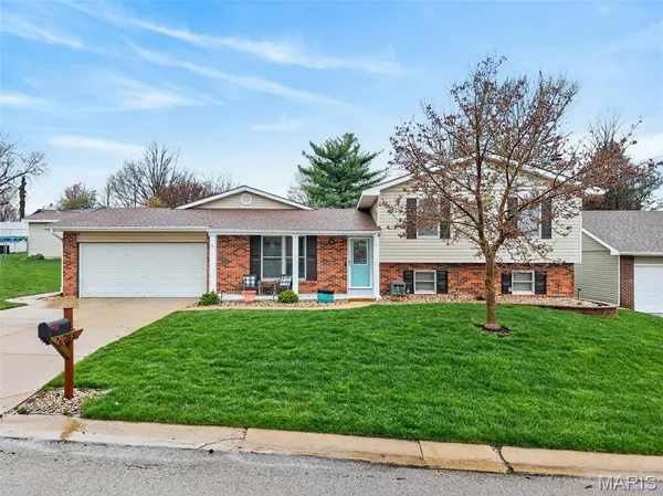 $399,900 | 28 Greenfield Drive, St. Peters, MO 63376