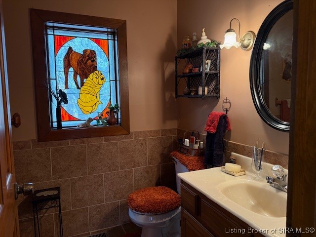 8000 South County Line Road Henryville, IN 47126 - Photo 13 of 28 Main floor - full bath