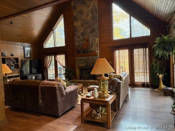 $800,000 | 8000 South County Line Road, Henryville, IN 47126