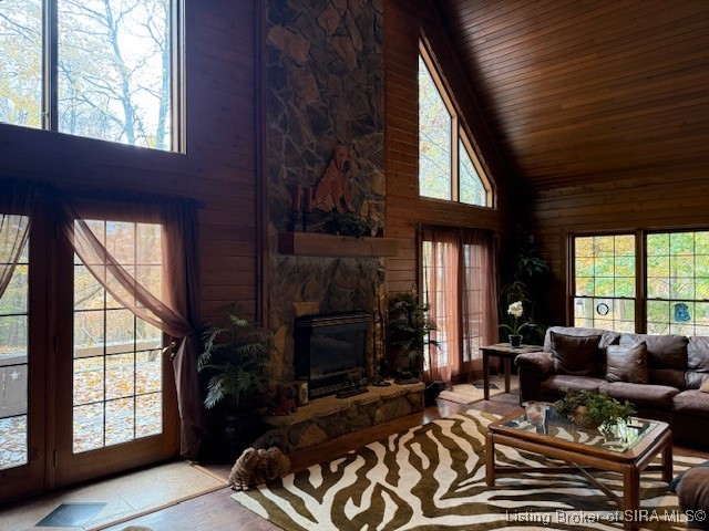 8000 South County Line Road Henryville, IN 47126 - Photo 4 of 28 Main floor - Living Room - vaulted ceilings