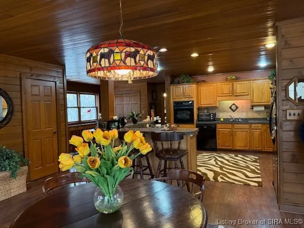 $800,000 | 8000 South County Line Road, Henryville, IN 47126