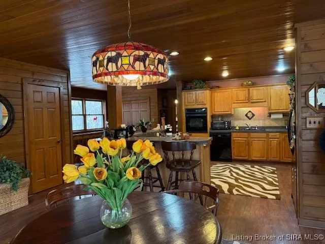 $800,000 | 8000 South County Line Road, Henryville, IN 47126