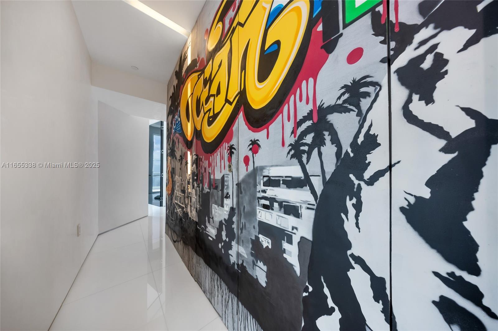 900 Brickell Key Boulevard, Unit 2603 Miami, FL 33131 - Photo 50 of 99 Hallway