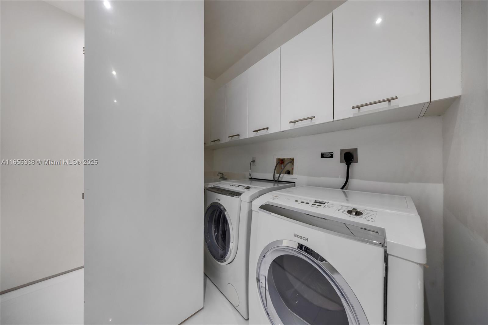 900 Brickell Key Boulevard, Unit 2603 Miami, FL 33131 - Photo 74 of 99 a utility room with dryer and washer