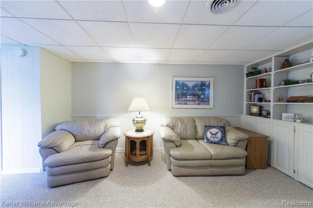 36508 West Lyman Road Farmington Hills, MI 48331 - Photo 21 of 63