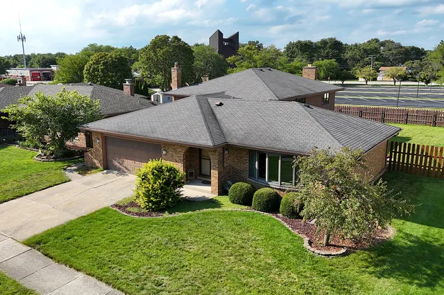 $425,000 | 7922 Sycamore Drive, Orland Park, IL 60462