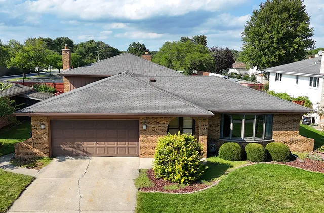 $425,000 | 7922 Sycamore Drive, Orland Park, IL 60462