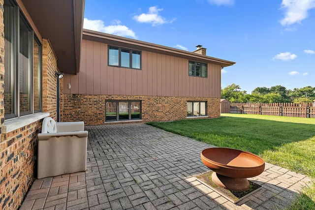 $425,000 | 7922 Sycamore Drive, Orland Park, IL 60462
