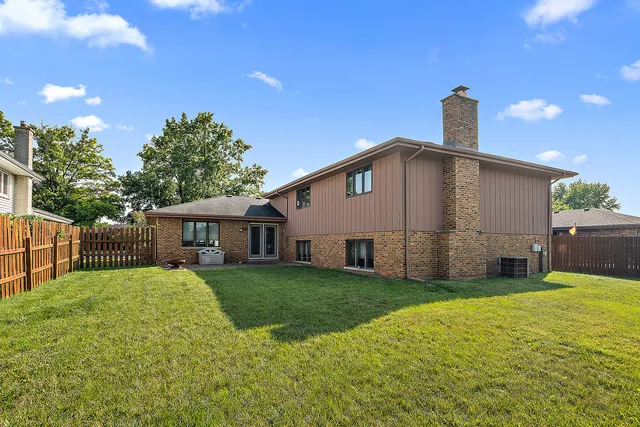 $425,000 | 7922 Sycamore Drive, Orland Park, IL 60462