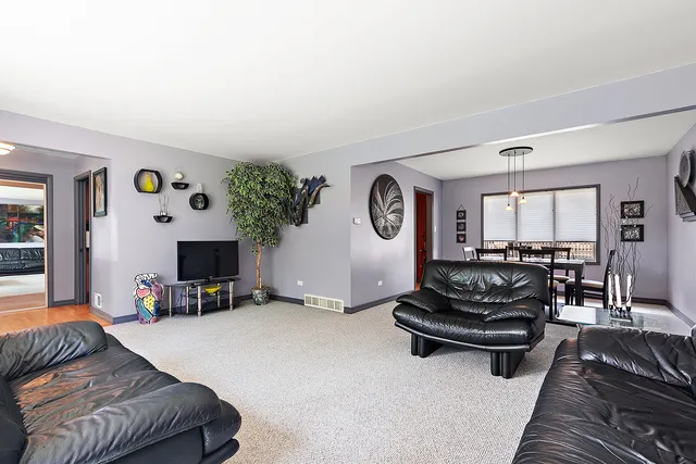 $425,000 | 7922 Sycamore Drive, Orland Park, IL 60462