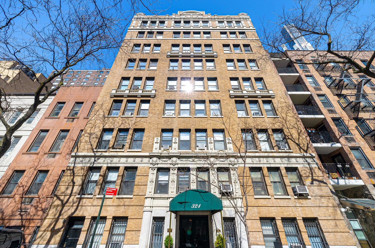 321 West 55th Street, Unit 93 Manhattan, NY 10019 - Photo 9 of 10 a front view of a building