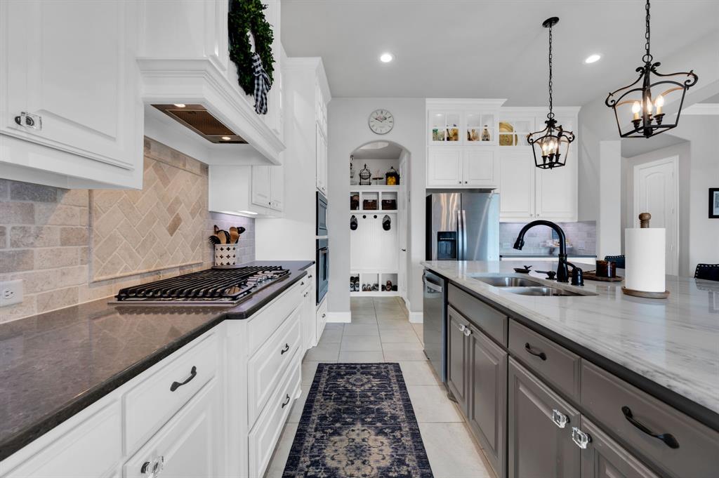 2650 Mc Alpin Road Midlothian, TX 76065 - Photo 13 of 36 View of large amount of counter space and cabinets.