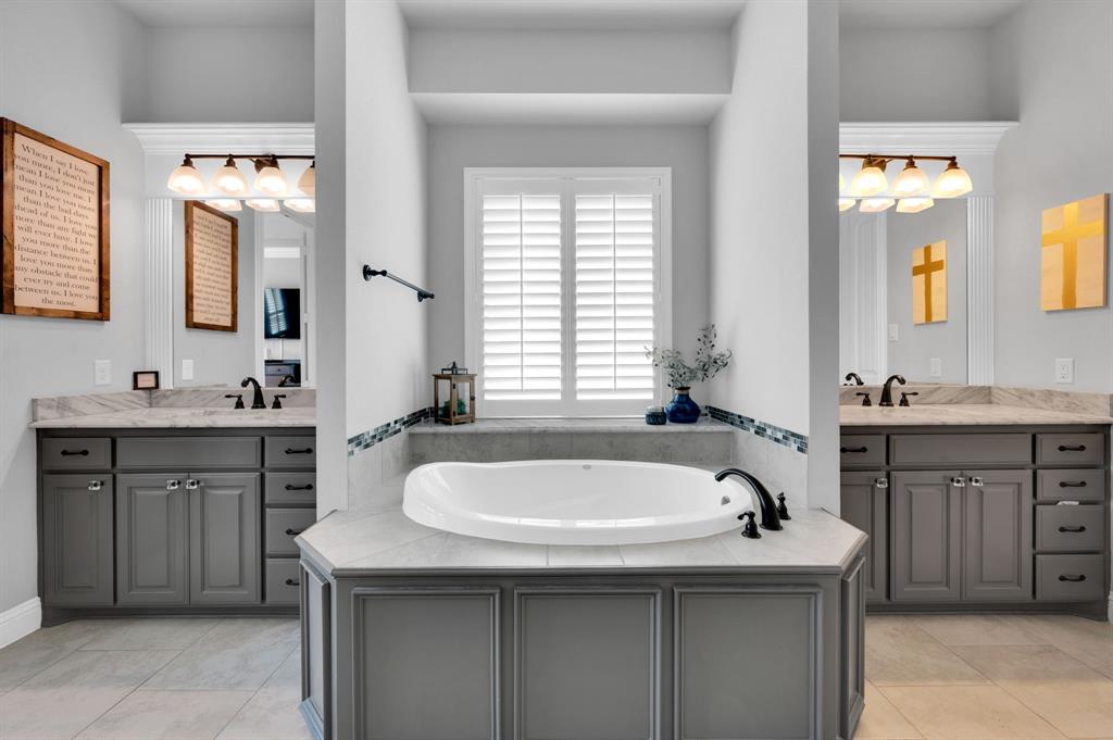 2650 Mc Alpin Road Midlothian, TX 76065 - Photo 20 of 36 Amazing garden tub.